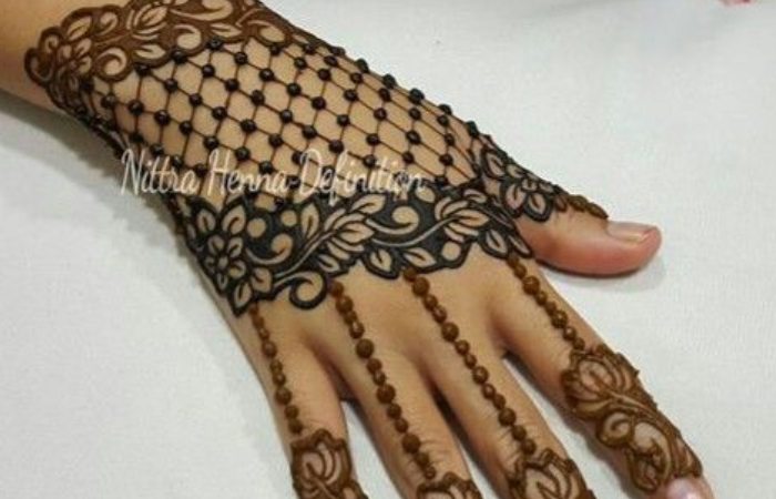 Design of Lace Glove: Sophisticated and Ornate